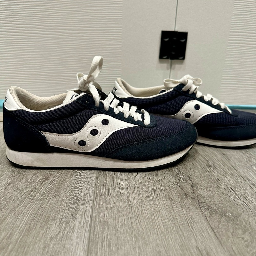 Saucony Women’s Dark Blue and White Sneakers